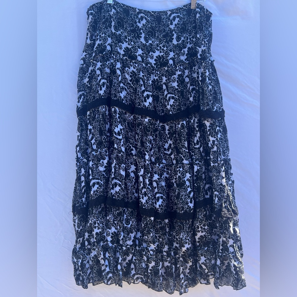 Sunny Leigh Black and White pull on tiered Skirt gypsy peasant Sz see photos